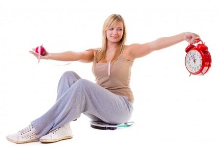 Itheann cailín atá ag iarraidh meáchan a chailleadh go sláintiúil agus de réir regimen